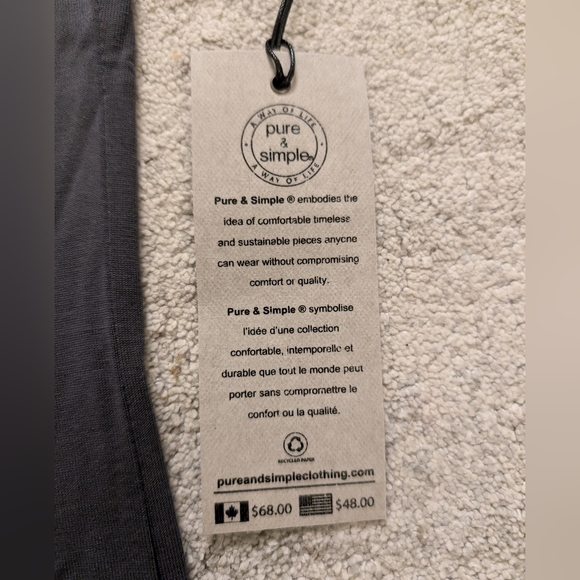 Pure and simple tank - Picture 4 of 4